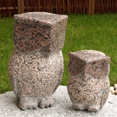Eule teilpoliert, Granit rot. 